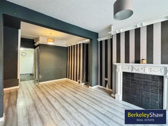 Living/dining room (2)