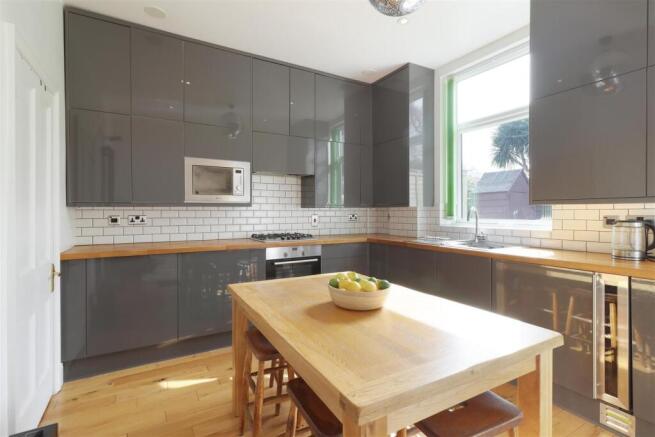 KITCHEN DINER