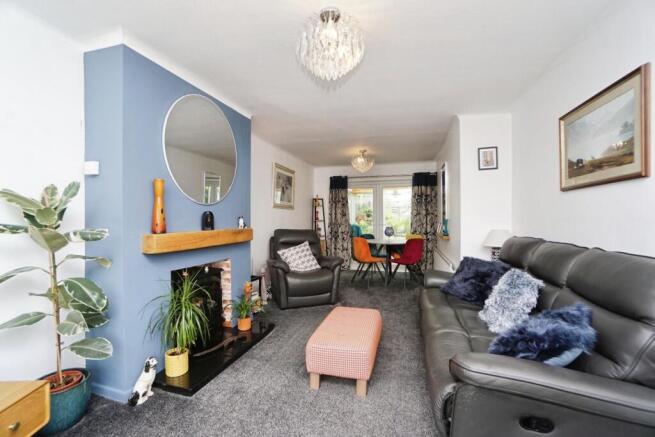 LIVING/DINING ROOM
