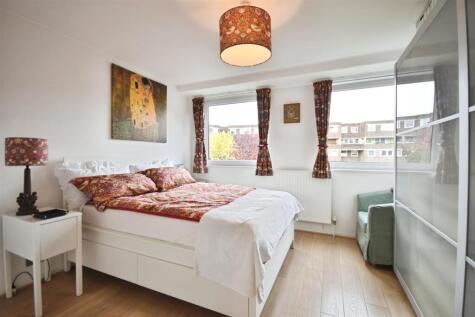 Nero Court, Brentford Dock