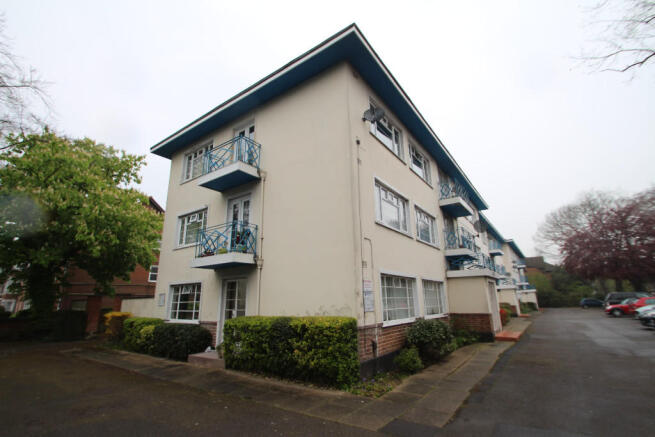 2 Bedroom Flat For Sale In Banister Road Southampton Hampshire
