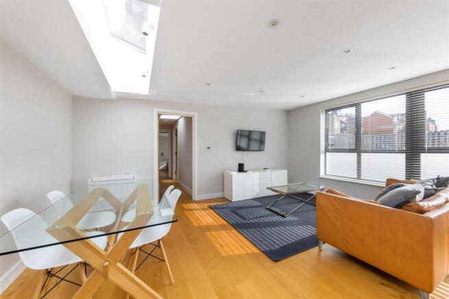 Flat 2, 278 High Street GU1 3JL-7.jpg