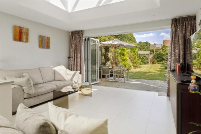 6-Coplestone-Chase-Cranley-Road-Guildford-GU1-2JW-