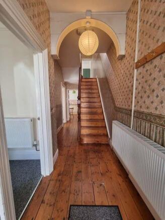 ENTRANCE HALLWAY.jpg