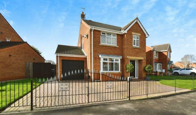 4 bedroom detached house for sale in Lindengate Avenue Hull HU7