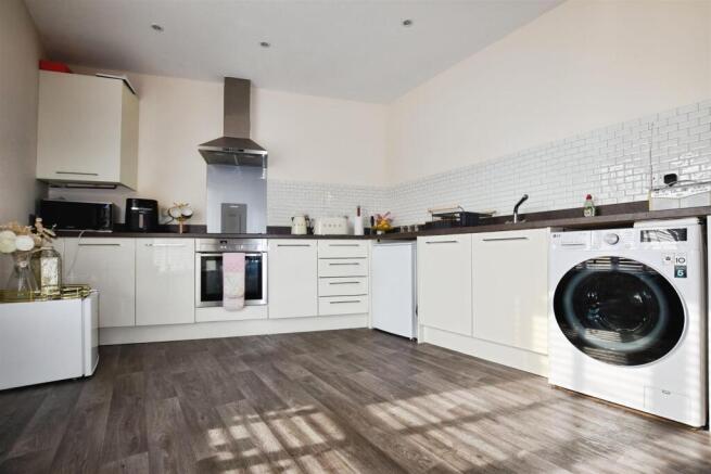 Lounge  / Diner / Kitchen