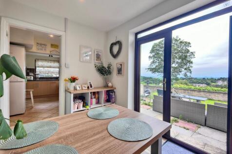 Parkfield Drive, Lancaster, LA1