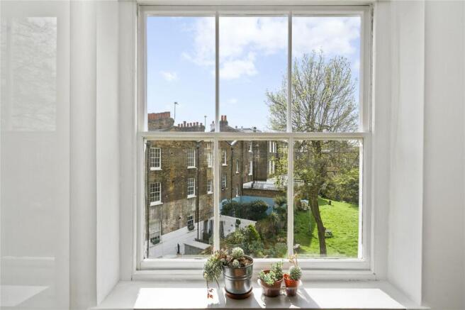 2 bedroom maisonette for sale in Skinner Street, EC1R