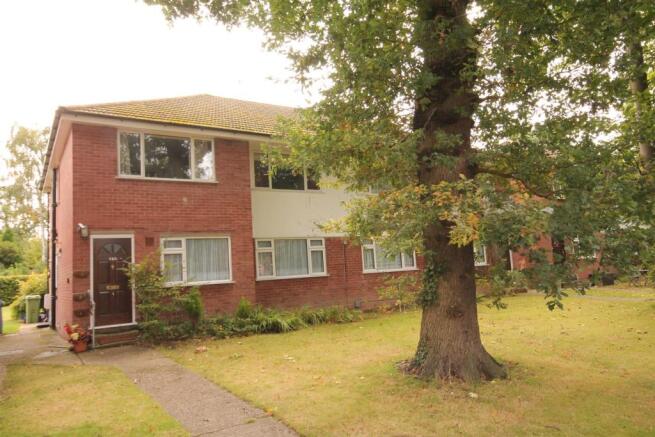 2 Bedroom Maisonette For Sale In Prospect Road Farnborough Gu14