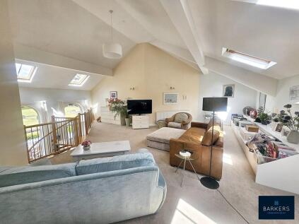 Latham Lane, Gomersal