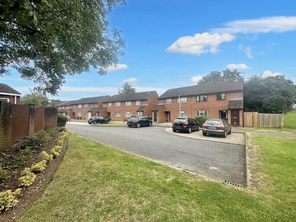 Pretty Cul-De-Sac Location