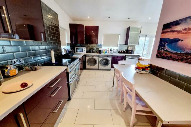 FITTED KITCHEN/DINER: PIC. 1