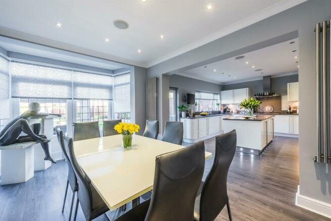 DINING ROOM & LUXURY FITTED KITCHEN/DINER: