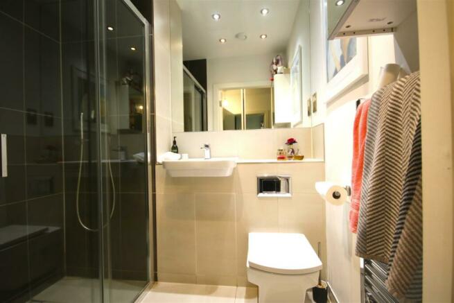 EN-SUITE SHOWER ROOM