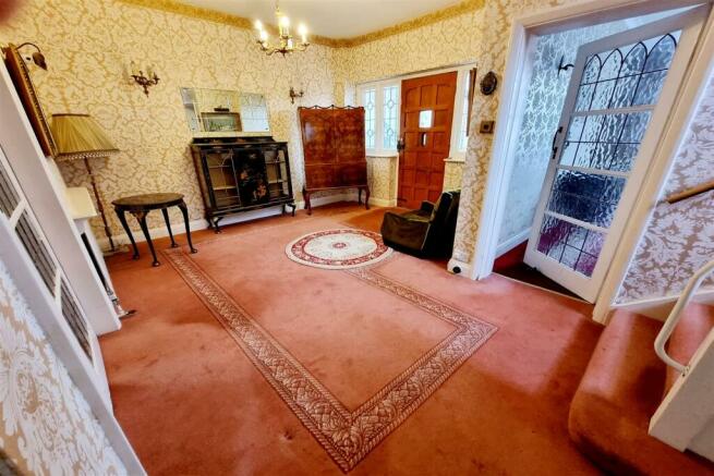 RECEPTION ROOM HALLWAY: