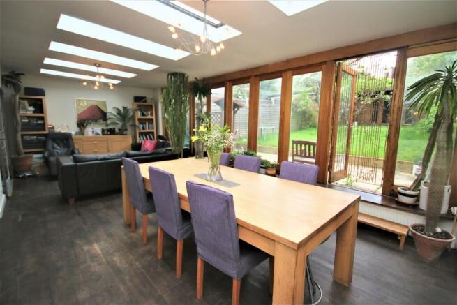REAR RECEPTION ROOM: PIC 1