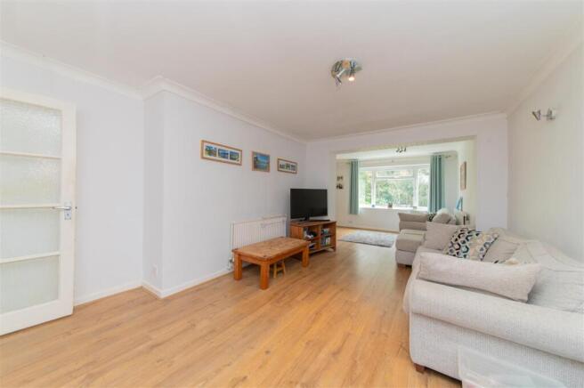 LOUNGE (pic 2)