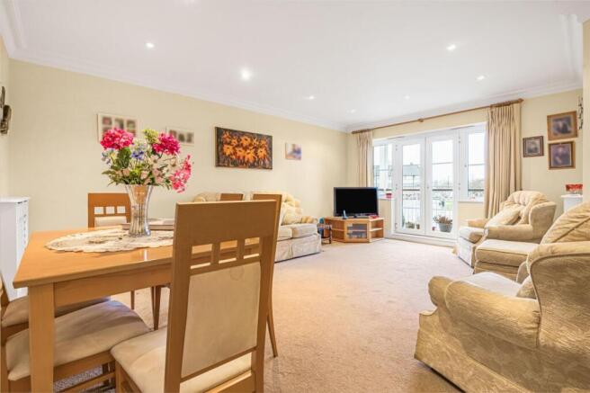 LOUNGE / DINER (PIC 2)