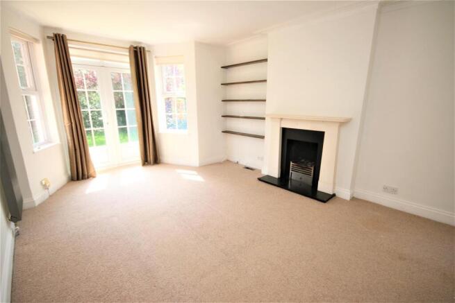 LOUNGE/DINER: PIC. 1