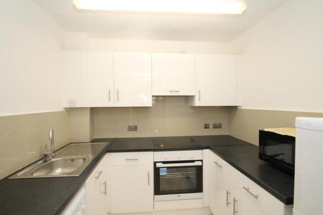 10 Blenheim Court 004.jpg