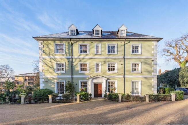 15 The Mount House - Front External.jpg