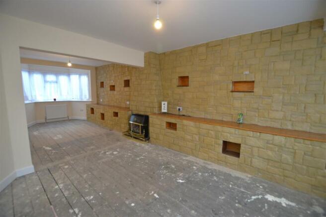 25 Bridge Way living room.JPG