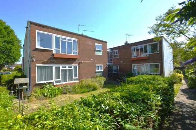 1 Oaklands front.JPG