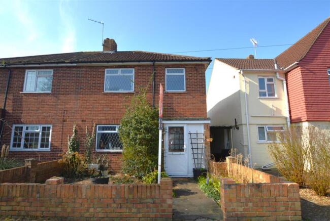 3 Mill Farm Crescent front.JPG