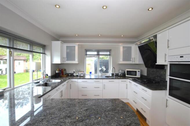 29 Old Manor Drive kit 2.JPG