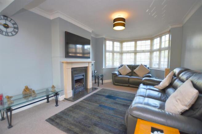 253 Nelson Road living room.JPG