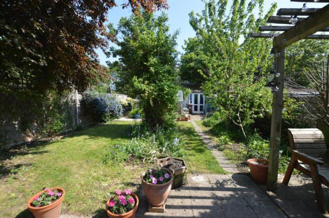 92 St Stephens Road middle gdn.JPG