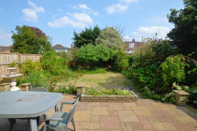33 Strathearn Avenue garden2.JPG