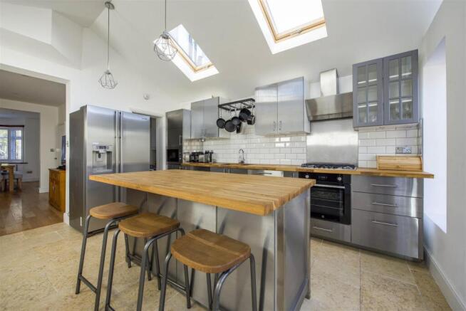 231 Whitton Dene kit.jpg