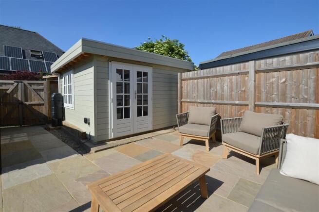 40 Hounslow Road cabin.JPG