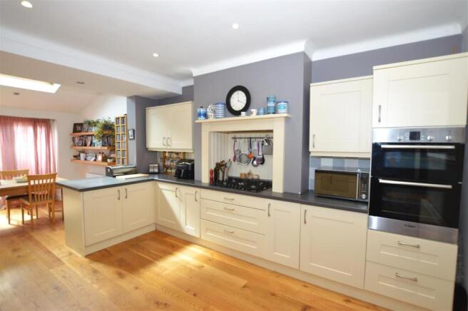 62 Ryecroft Avenue kit c.JPG