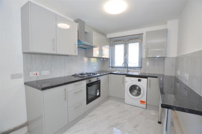 8 Grafton Close kitchen.JPG