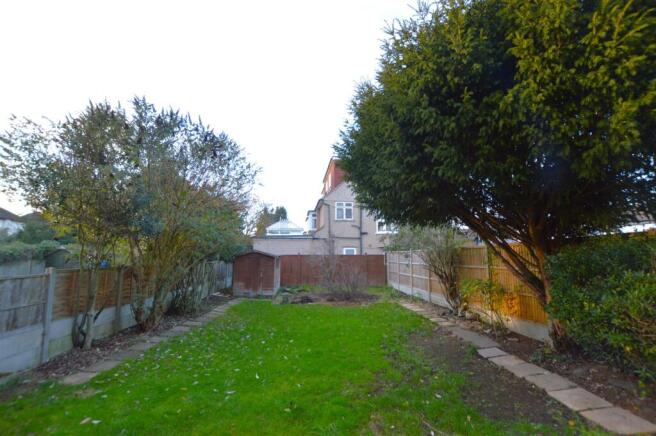 14 Strathearn Avenue gdn 2.JPG