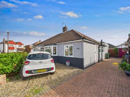 Lansdowne Road, Staines-upon-Thames, Surrey, TW18