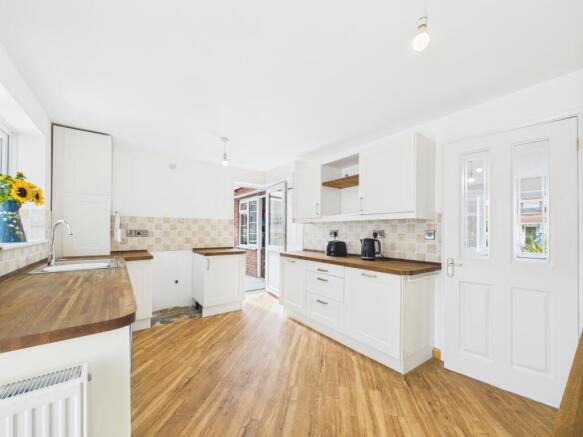 CAM02023G0-PR0155-STILL015