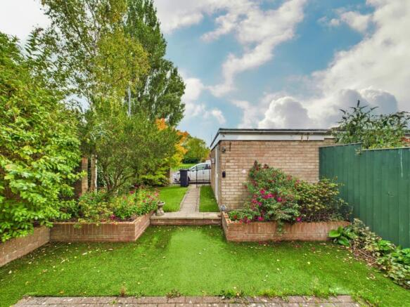 CAM02023G0-PR0172-STILL008