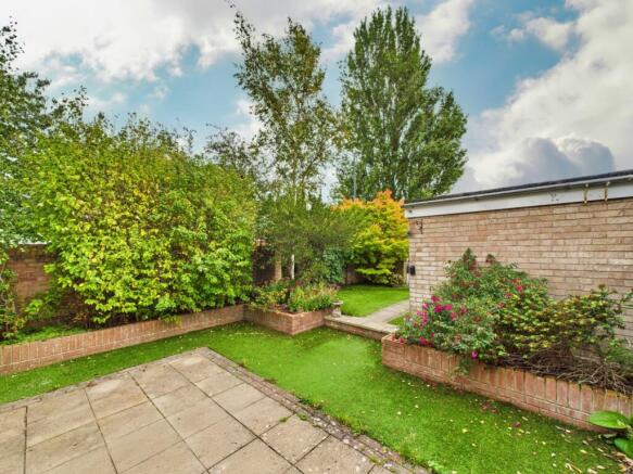 CAM02023G0-PR0172-STILL009