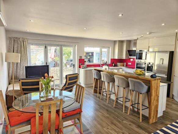 kitchen diner area.jpg