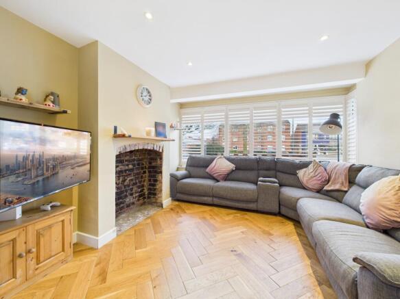 CAM01605G0-PR1204-STILL003