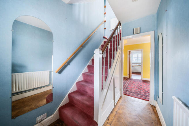 1305845-7-6846ff5...