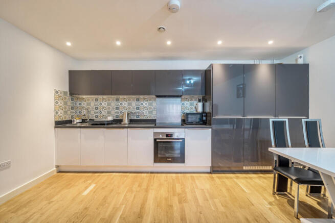 1374649-11-6904de...