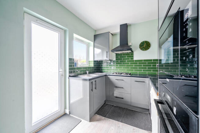 1387706-7-69381fa...