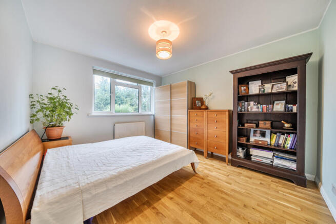 1400924-5-696e2b5...