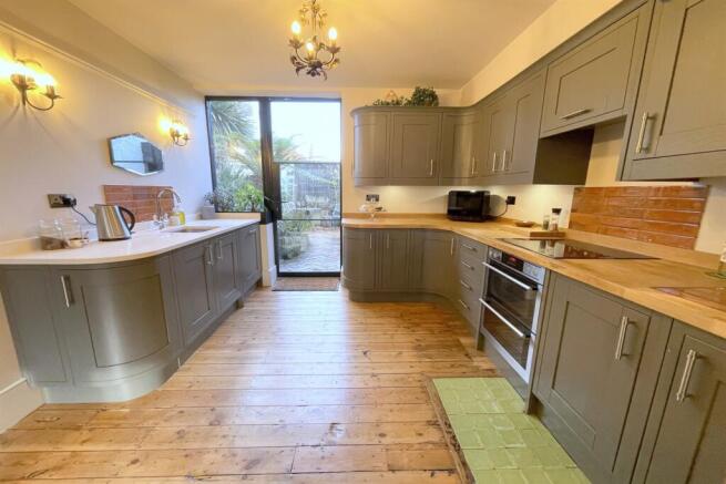 Stunning fitted kitc