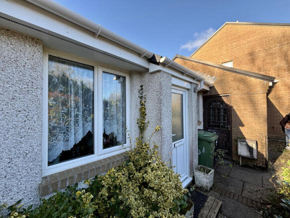 1 Bedroom Mid Terrace Bungalow for Sale