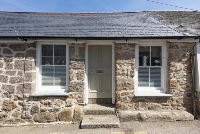 2 Bedroom Mid Terrace House for Sale